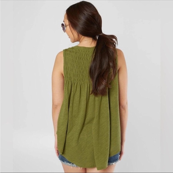 FREE PEOPLE New To Town Olive Green Smoked Linen Blend Tank Top Women’s Small - Picture 2 of 11